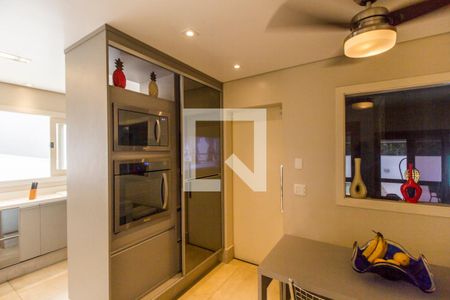 Casa de condomínio à venda com 450m², 5 quartos e 8 vagas Casa de condomínio à venda com 450m², 5 quartos e 8 vagasCozinha