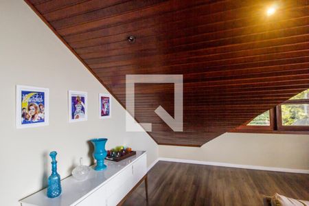 Casa de condomínio à venda com 450m², 5 quartos e 8 vagas Casa de condomínio à venda com 450m², 5 quartos e 8 vagasSala de TV