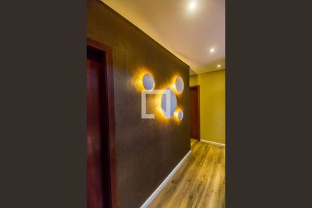 Casa de condomínio à venda com 450m², 5 quartos e 8 vagas Casa de condomínio à venda com 450m², 5 quartos e 8 vagasCorredor