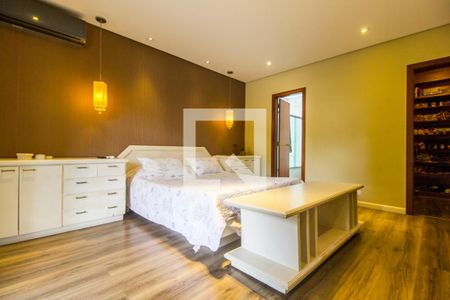 Casa de condomínio à venda com 450m², 5 quartos e 8 vagas Casa de condomínio à venda com 450m², 5 quartos e 8 vagasSuíte master