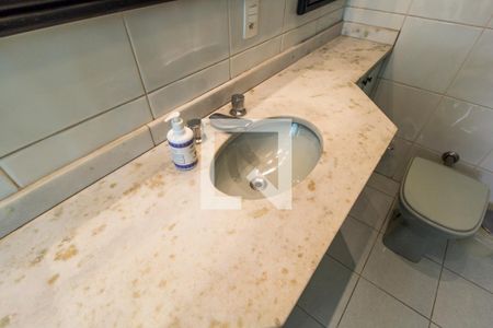 Casa de condomínio à venda com 450m², 5 quartos e 8 vagas Casa de condomínio à venda com 450m², 5 quartos e 8 vagasBanheiro da Suíte 2