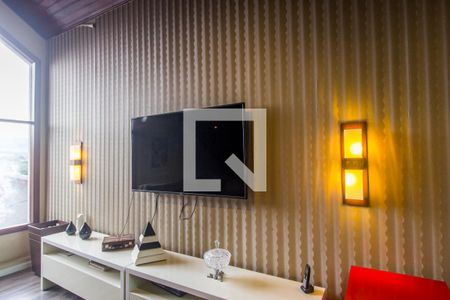 Casa de condomínio à venda com 450m², 5 quartos e 8 vagas Casa de condomínio à venda com 450m², 5 quartos e 8 vagasSala de TV