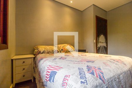 Casa de condomínio à venda com 450m², 5 quartos e 8 vagas Casa de condomínio à venda com 450m², 5 quartos e 8 vagasQuarto 5