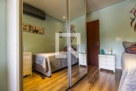 Casa de condomínio à venda com 450m², 5 quartos e 8 vagas Casa de condomínio à venda com 450m², 5 quartos e 8 vagasSuíte 2