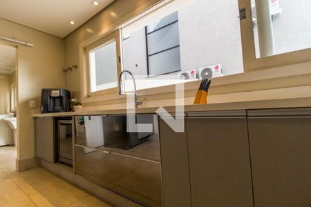 Casa de condomínio à venda com 450m², 5 quartos e 8 vagas Casa de condomínio à venda com 450m², 5 quartos e 8 vagasCozinha