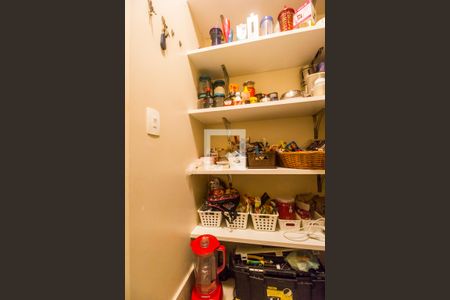 Casa de condomínio à venda com 450m², 5 quartos e 8 vagas Casa de condomínio à venda com 450m², 5 quartos e 8 vagasDespensa