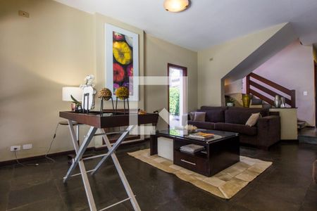 Sala de casa de condomínio para alugar com 5 quartos, 450m² em Alphaville, Santana de Parnaíba