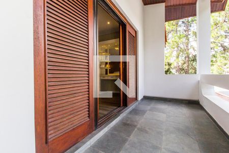 Casa de condomínio à venda com 450m², 5 quartos e 8 vagas Casa de condomínio à venda com 450m², 5 quartos e 8 vagasVaranda