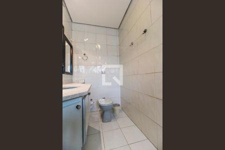 Casa de condomínio à venda com 450m², 5 quartos e 8 vagas Casa de condomínio à venda com 450m², 5 quartos e 8 vagasBanheiro da Suíte 2