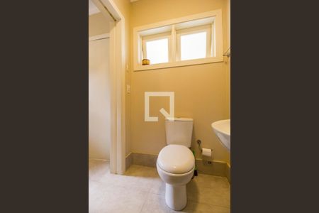 Casa de condomínio à venda com 450m², 5 quartos e 8 vagas Casa de condomínio à venda com 450m², 5 quartos e 8 vagasBanheiro da Suíte