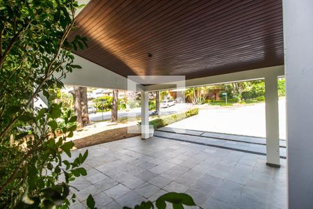 Casa de condomínio à venda com 450m², 5 quartos e 8 vagas Casa de condomínio à venda com 450m², 5 quartos e 8 vagasVista