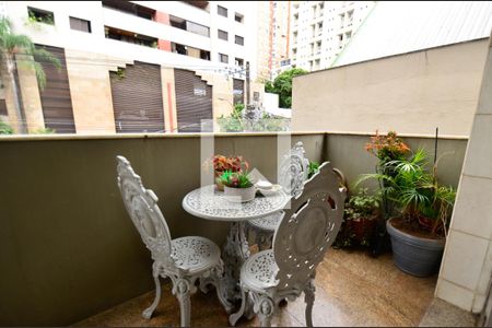 Varanda da sala de apartamento à venda com 4 quartos, 139m² em Lourdes, Belo Horizonte