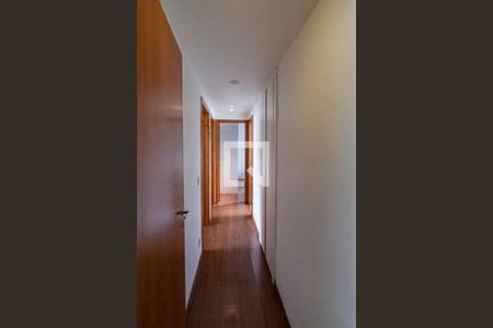 Corredor de apartamento à venda com 3 quartos, 100m² em Ouro Preto, Belo Horizonte