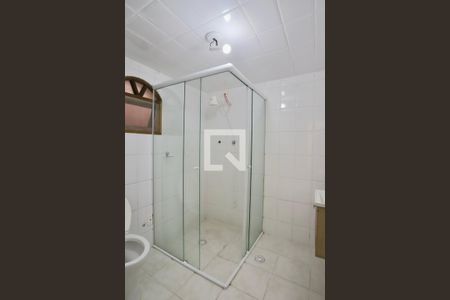 Banheiro de casa para alugar com 1 quarto, 36m² em Vila Bertioga, São Paulo