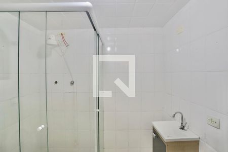 Banheiro de casa para alugar com 1 quarto, 36m² em Vila Bertioga, São Paulo