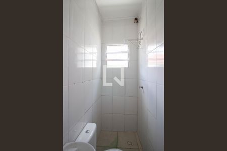 Banheiro de kitnet/studio para alugar com 1 quarto, 24m² em Cidade Nova São Miguel, São Paulo