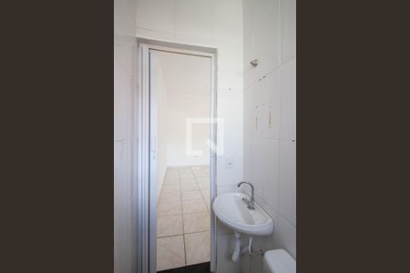 Banheiro de kitnet/studio para alugar com 1 quarto, 24m² em Cidade Nova São Miguel, São Paulo