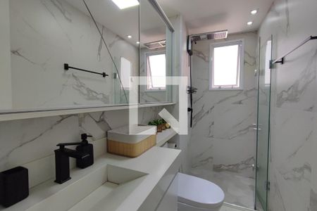 Banheiro  de apartamento à venda com 2 quartos, 54m² em Jardim do Lago Continuação, Campinas