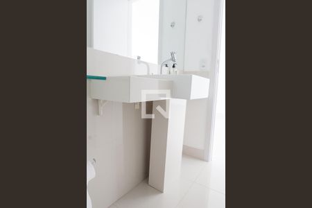 Lavabo de apartamento para alugar com 1 quarto, 56m² em Vila da Serra, Nova Lima