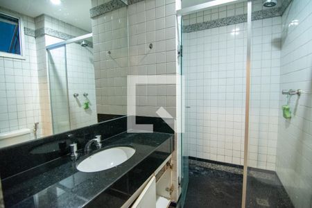 Banheiro da Suíte de apartamento à venda com 1 quarto, 76m² em Belvedere, Belo Horizonte