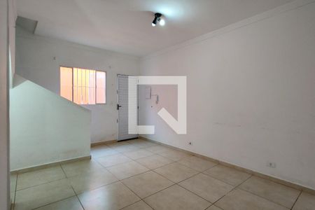 Sala de casa de condomínio para alugar com 2 quartos, 48m² em Maracanã, Praia Grande