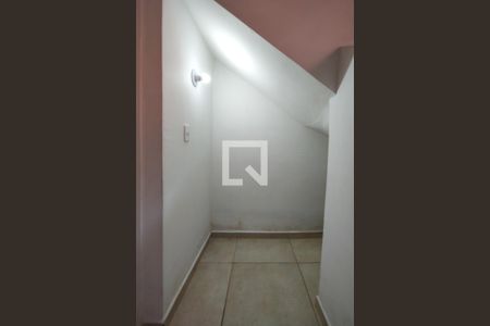 Sala de casa de condomínio para alugar com 2 quartos, 48m² em Maracanã, Praia Grande