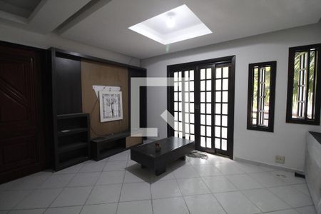 Sala de casa para alugar com 6 quartos, 90m² em Anil, Rio de Janeiro