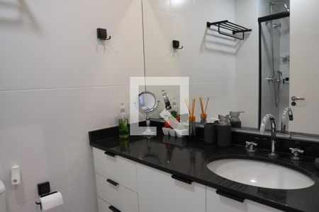 Banheiro de kitnet/studio para alugar com 1 quarto, 30m² em Pinheiros, São Paulo