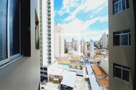 Vista da Sala  de apartamento à venda com 2 quartos, 65m² em Centro, Campinas