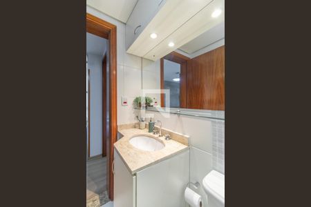 Banheiro de apartamento à venda com 1 quarto, 50m² em Jardim Botânico, Porto Alegre