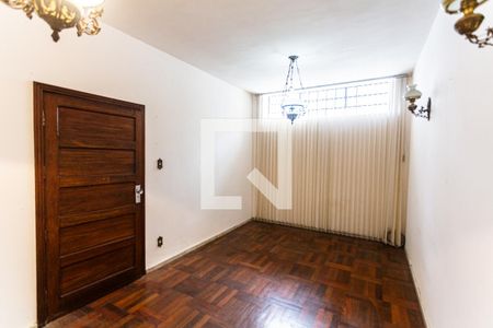 Casa para alugar com 180m², 4 quartos e 2 vagasSala