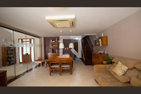 Sala de casa de condomínio à venda com 4 quartos, 270m² em Recreio dos Bandeirantes, Rio de Janeiro
