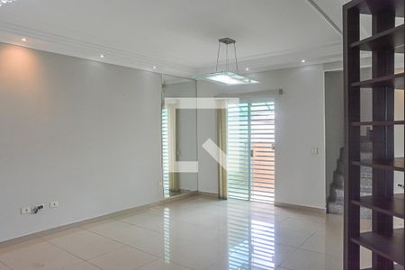 Casa para alugar com 250m², 3 quartos e 6 vagasSala