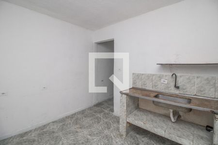 Cozinha de casa para alugar com 1 quarto, 24m² em Jardim Veronica, São Paulo