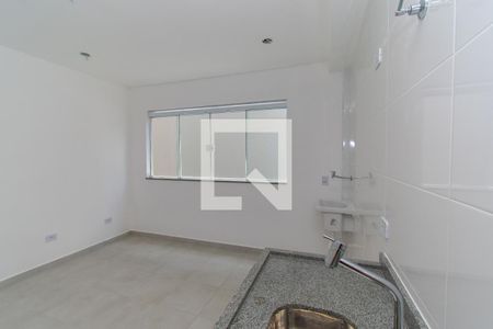 Cozinha de kitnet/studio para alugar com 1 quarto, 27m² em Vila Ema, São Paulo