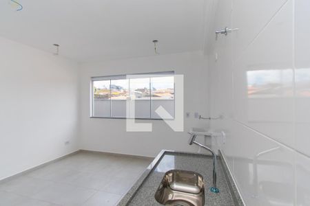 Cozinha de kitnet/studio para alugar com 1 quarto, 27m² em Vila Ema, São Paulo