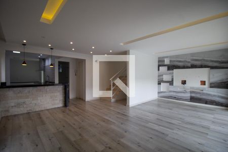 Casa de condomínio à venda com 220m², 4 quartos e 2 vagasSala