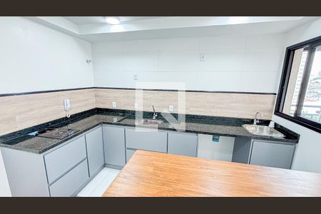 Sala - Cozinha de apartamento para alugar com 1 quarto, 41m² em Vila Valparaiso, Santo André