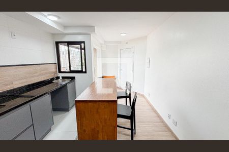 Sala - Cozinha de apartamento para alugar com 1 quarto, 41m² em Vila Valparaiso, Santo André