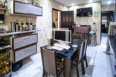 Cozinha de casa à venda com 4 quartos, 143m² em Jardim Botucatu, São Paulo