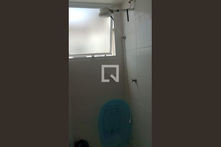 Banheiro de apartamento à venda com 2 quartos, 40m² em Hípica, Porto Alegre