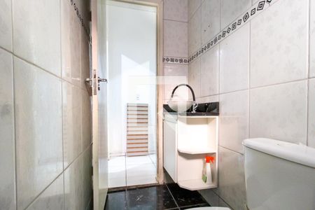 Banheiro Social de casa para alugar com 2 quartos, 90m² em Cidade Industrial de Curitiba, Curitiba