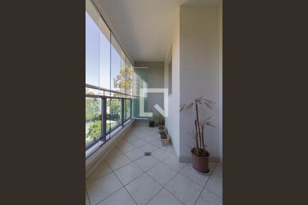 sacada / Sala de apartamento à venda com 2 quartos, 69m² em Vila Andrade, São Paulo