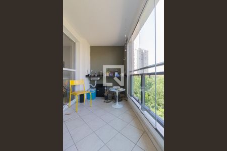 sacada / Sala de apartamento à venda com 2 quartos, 69m² em Vila Andrade, São Paulo