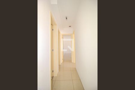Corredor de apartamento para alugar com 3 quartos, 61m² em Cavalhada, Porto Alegre