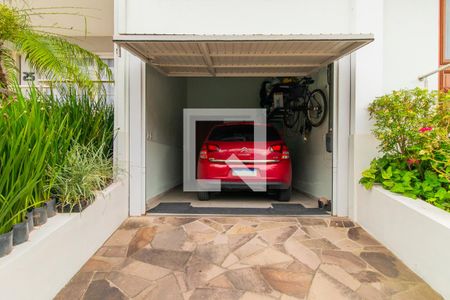 Casa de condomínio à venda com 270m², 5 quartos e 2 vagas Casa de condomínio à venda com 270m², 5 quartos e 2 vagasGaragem