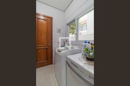 Casa de condomínio à venda com 270m², 5 quartos e 2 vagas Casa de condomínio à venda com 270m², 5 quartos e 2 vagasÁrea de Serviço