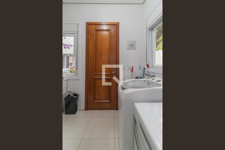 Casa de condomínio à venda com 270m², 5 quartos e 2 vagas Casa de condomínio à venda com 270m², 5 quartos e 2 vagasÁrea de Serviço