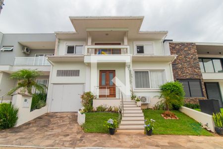 Casa de condomínio à venda com 270m², 5 quartos e 2 vagas Casa de condomínio à venda com 270m², 5 quartos e 2 vagasFachada