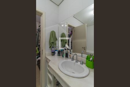 Casa de condomínio à venda com 270m², 5 quartos e 2 vagas Casa de condomínio à venda com 270m², 5 quartos e 2 vagasBanheiro 1